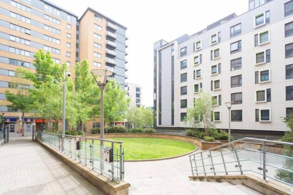 Apartmán Cosy Flat Right Opp Tube Station Londýn Exteriér fotografie