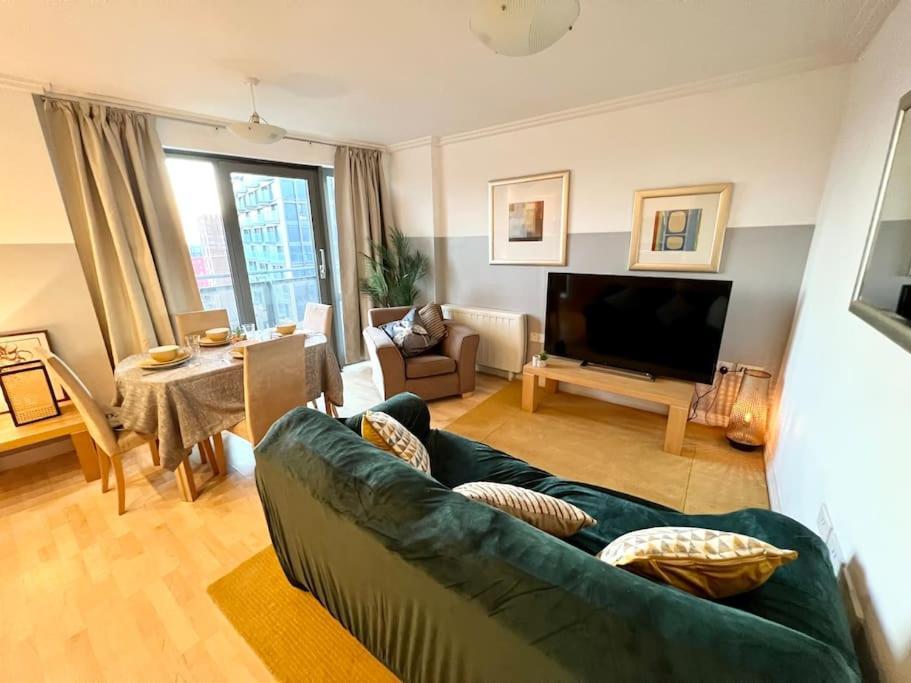 Apartmán Cosy Flat Right Opp Tube Station Londýn Exteriér fotografie